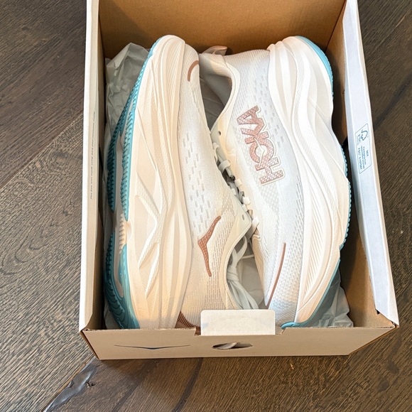 Hoka Skyflow white/gold sneakers size 10 women’s brand new in box - Picture 5 of 6